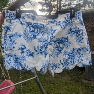 crown & ivy White and Blue Floral Scallop Hem High-Waist Shorts
